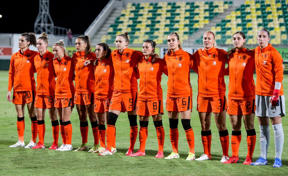 23 minuten gespeeld en nu al 4-0 voor Nederland 🐱🧡⚽️ Leuk!
#oranjeleeuwinnen #wkvoetbal #oranjevrouwen #VIENED