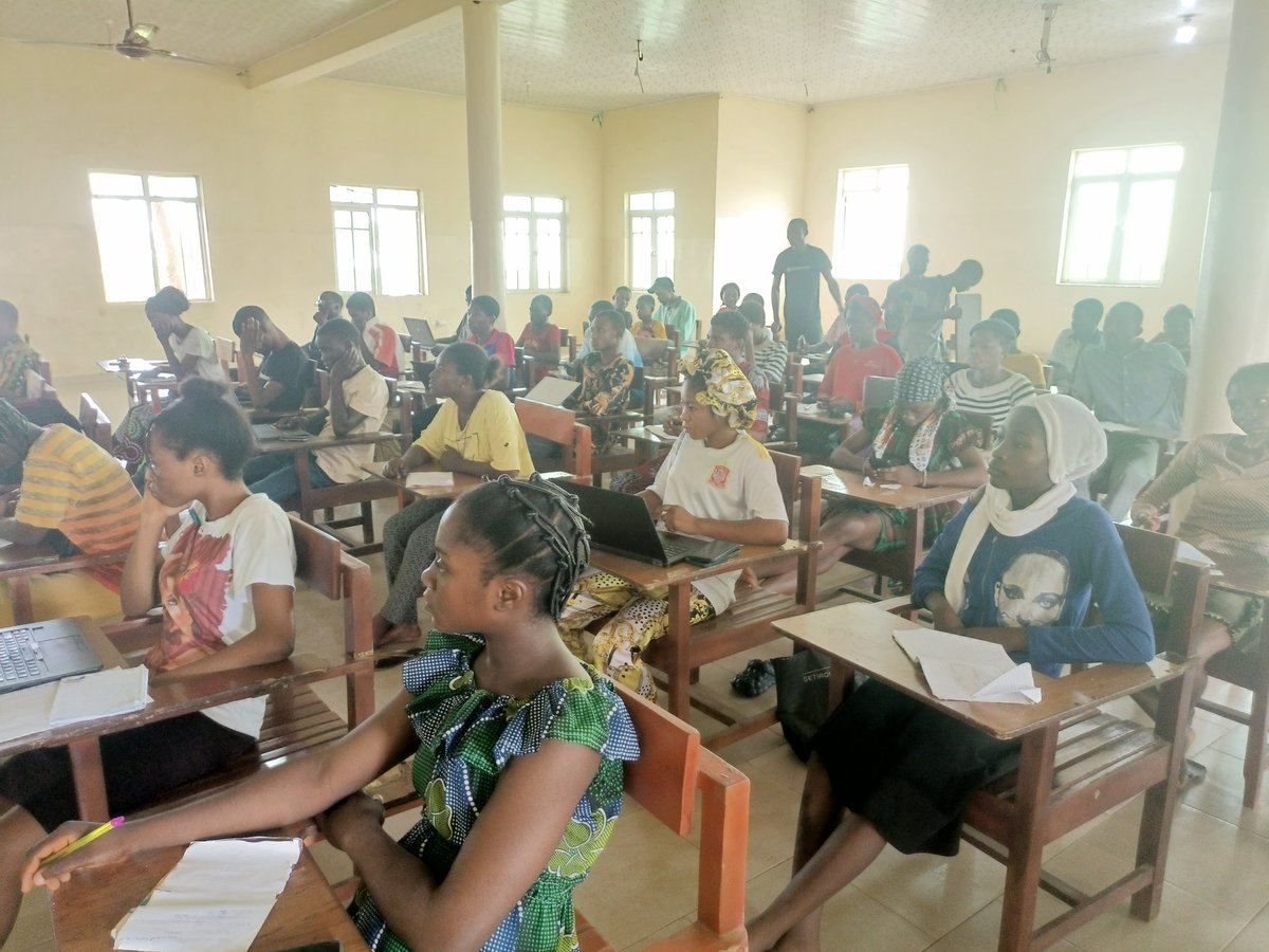 IamWisePrince's tweet photo. Thankful for the success of yet another #ProofOfCommunity event here in Abeokuta ๐ณ๐ฌ
We were able to discuss the Blockchain, Layer 1, EVM and all things @shardeum!
#LetsbuildWeb3 #Shardeum #Web3 https://t.co/6DQ1JWFRXH