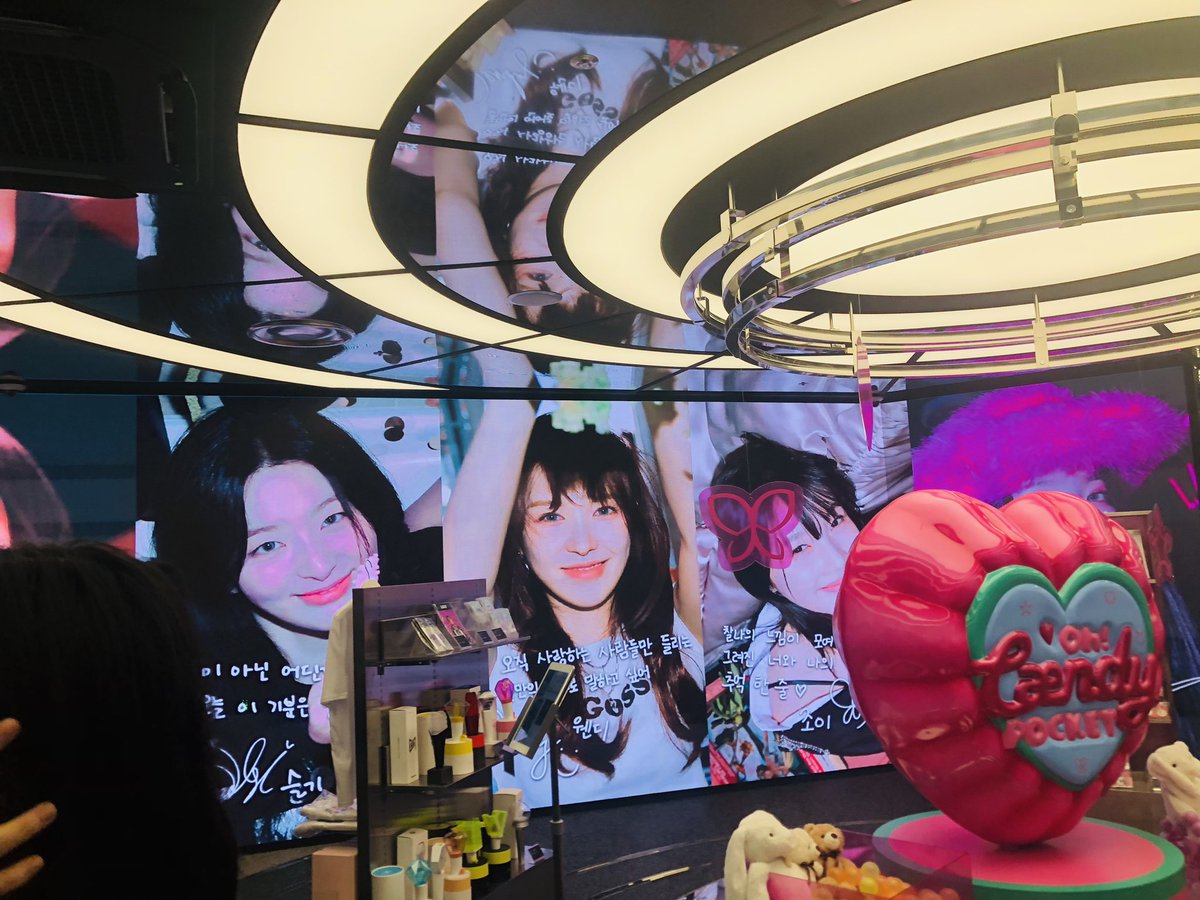 a1po_2257's tweet photo. RedVelvet 계속 대박!
#9thWithRedVelvet #KWANGYA_SEOUL https://t.co/x8qqzUjjLd