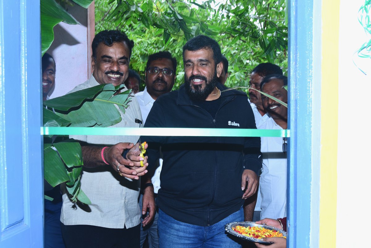 Sabre_India's tweet image. Sabre has partnered with @uwbe to establish #STEMlabs in 6 schools, situated in rural areas of Karnataka, which will benefit over 1600 students. Sriram Gopalswamy inaugurated the labs last week interacted with students, listening to their ideas and thoughts. #CSR #STEM #TWMTH