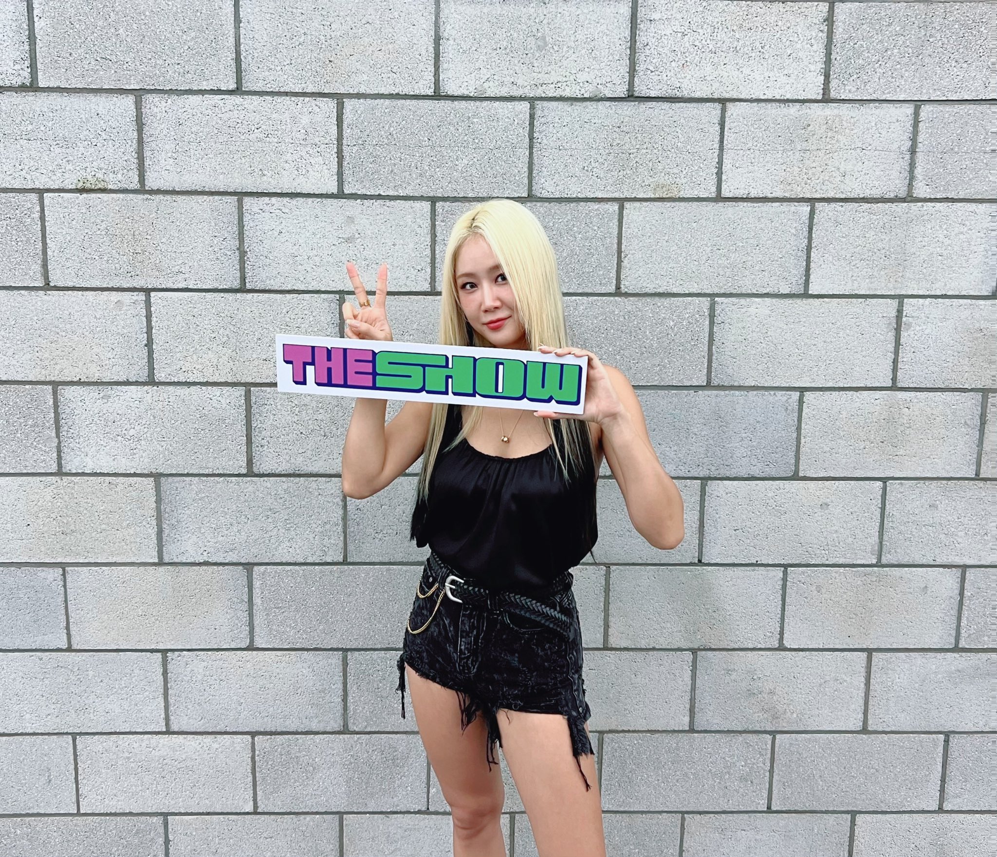 F2bcL0Ya0AI90XZ?format=jpg&name=large