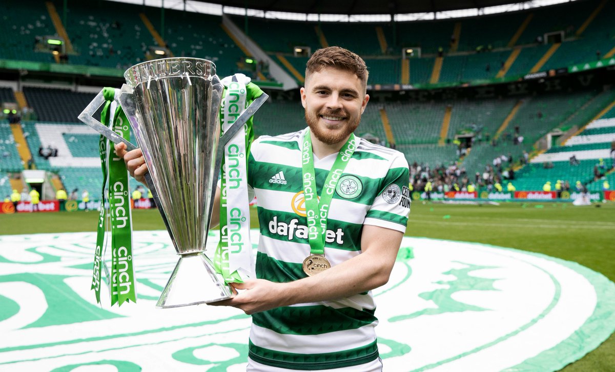 Football_Scot's tweet photo. 467 games ⚽
102 goals 🎯
101 assists 🅰️
11 titles 🏆
6 Scottish cups 🏆
5 League cups 🏆
2018/19 PFA, Premiership, SFWA POTY 🎖️
Joint-third most decorated Celt 🍀

🟢⚪ One-club man James Forrest is a Celtic 𝙡𝙚𝙜𝙚𝙣𝙙 and will tonight be honoured with a testimonial 👏 https://t.co/uPJ1QE6LQ2