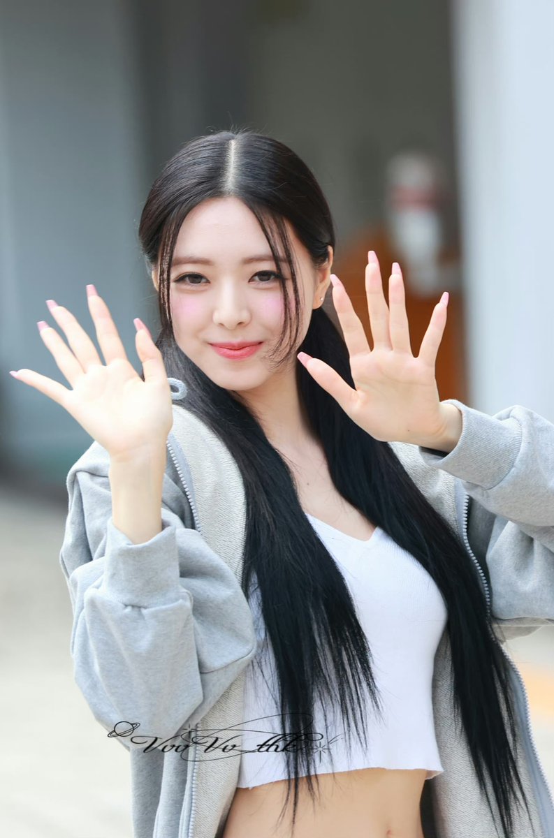 230801 上班 HD

cr：VvvVv_thk

weibo.com/5385608336/492…

#ITZY #있지 #YUNA #유나
<a href="/ITZYofficial/">ITZY</a>