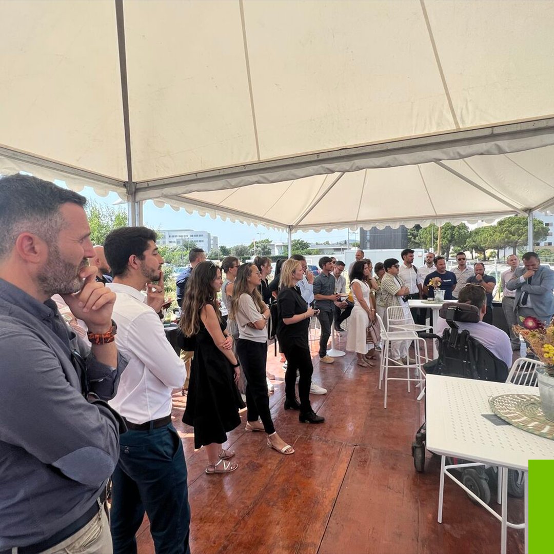 Bouygues_Immo's tweet photo. .@GuillaumeCarli5, notre Directeur de la Stratégie Climat et Ressources a participé à la pause de la première pierre de l’opération MÉLIADES à Saint-Jean de Vedas. 🧱

🌳 Cette opération s’inscrit dans notre stratégie de réduction de l'empreinte environnementale et suit 3 grands axes : utiliser des bétons à plus faible empreinte carbone, des pompes à chaleur pour les logements et valoriser les mobilités douces. 

🏅 Pour les Méliades, nous visons également le label #NFHQE profil économie circulaire et le label @BBCA_asso.

📸 URBIS Réalisations

🤝 @CEMEXFrance et @Ecocem @copenhagenizers.