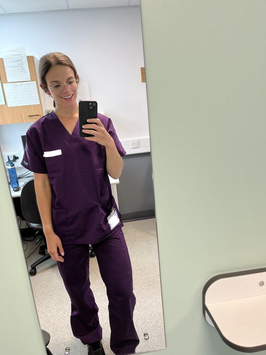 Trip down memory lane 👏🏽
First month as a Trainee Advanced Practitioner <a href="/SalfordroyalAPP/">SRFT Advanced Practice Physiotherapists</a> completed! 

First day at school
First day of physio 7 years ago 1/8/16
First month of Trainee Advanced Prac✔️

💙 to 💜