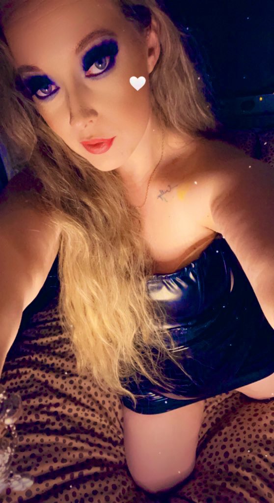 Luvednwanted1's tweet photo. Sale!!   #sellingcontent #buyingcontent #onlyfans #paypal #aussiemilf #milf https://t.co/43IeyBvtIi