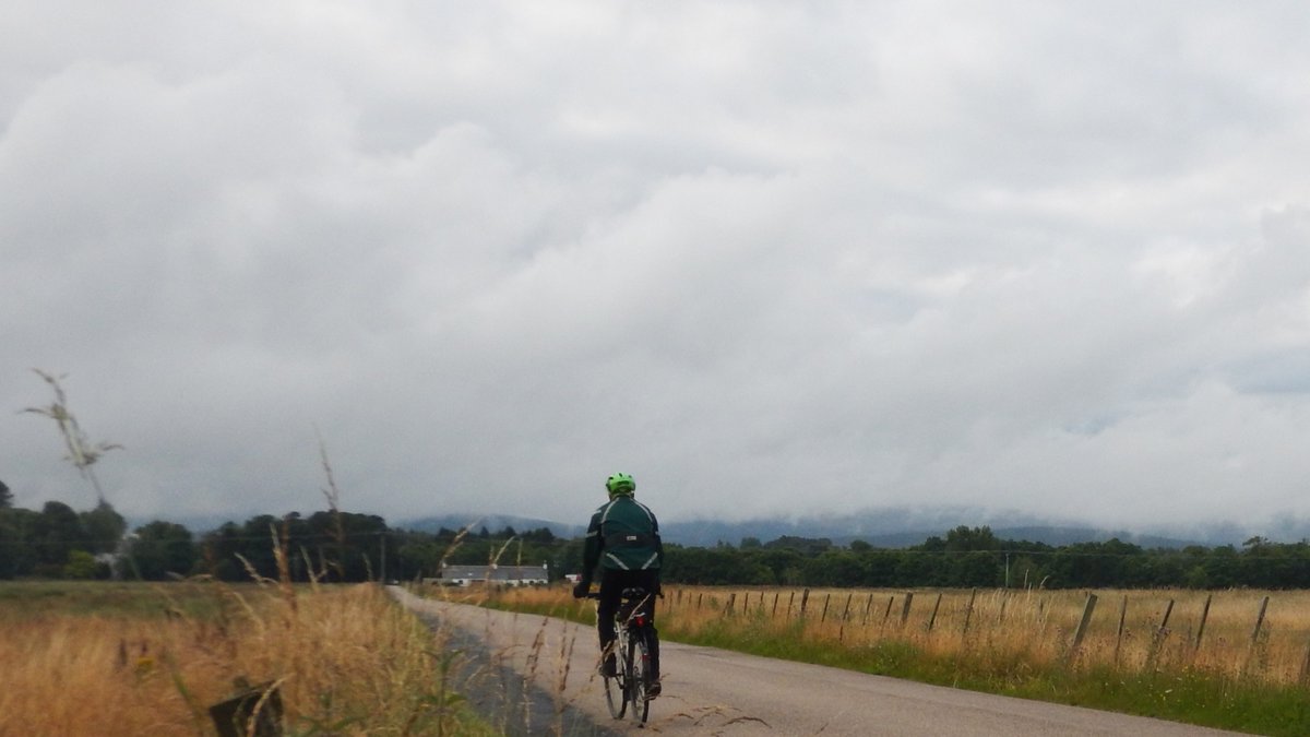 PeteCrane5's tweet photo. Good job I wasn't out there for the views early this morning..... #CycleFromHome https://t.co/OIEMhcKKyl