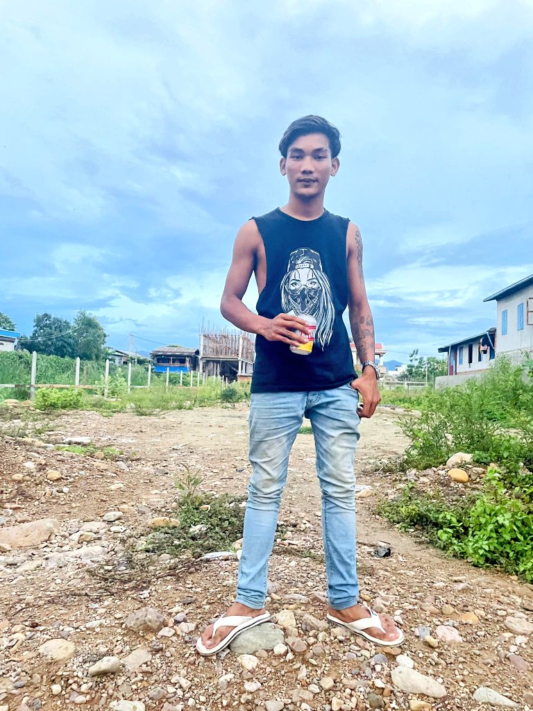 ShanMinKhant4's tweet photo. လပြည့်နေ့လေမှာ ဘီယာလေသောက်ပြီး အတူတူပျော်ချင်တယ်😁
09761524946 https://t.co/PKwO7kWoHY