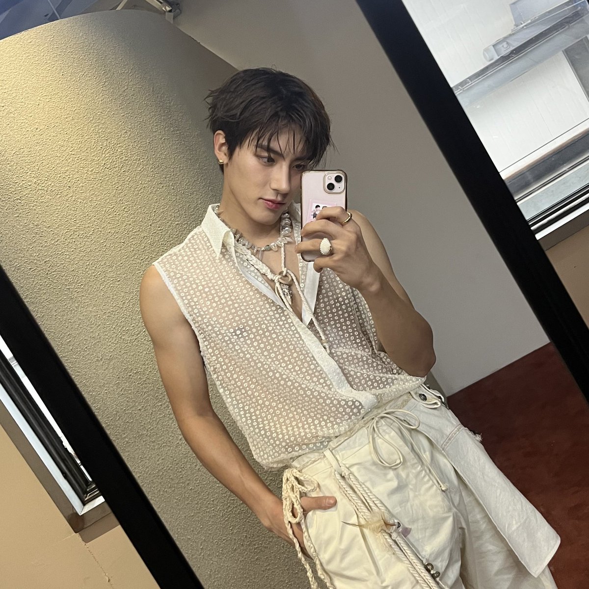EricFranceTBZ's tweet photo. ¦ TRADUCTION TWITTER ¦

[ERIC] l'été c'est PHANTASY ✨

cr. @WE_THE_BOYZ
fr. @EricFranceTBZ

#THEBOYZ #ERIC https://t.co/hwQjjleovK