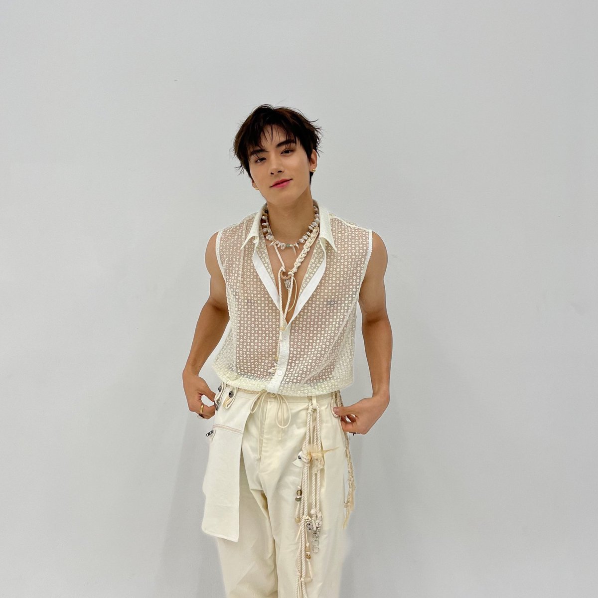 EricFranceTBZ's tweet photo. ¦ TRADUCTION TWITTER ¦

[ERIC] l'été c'est PHANTASY ✨

cr. @WE_THE_BOYZ
fr. @EricFranceTBZ

#THEBOYZ #ERIC https://t.co/hwQjjleovK