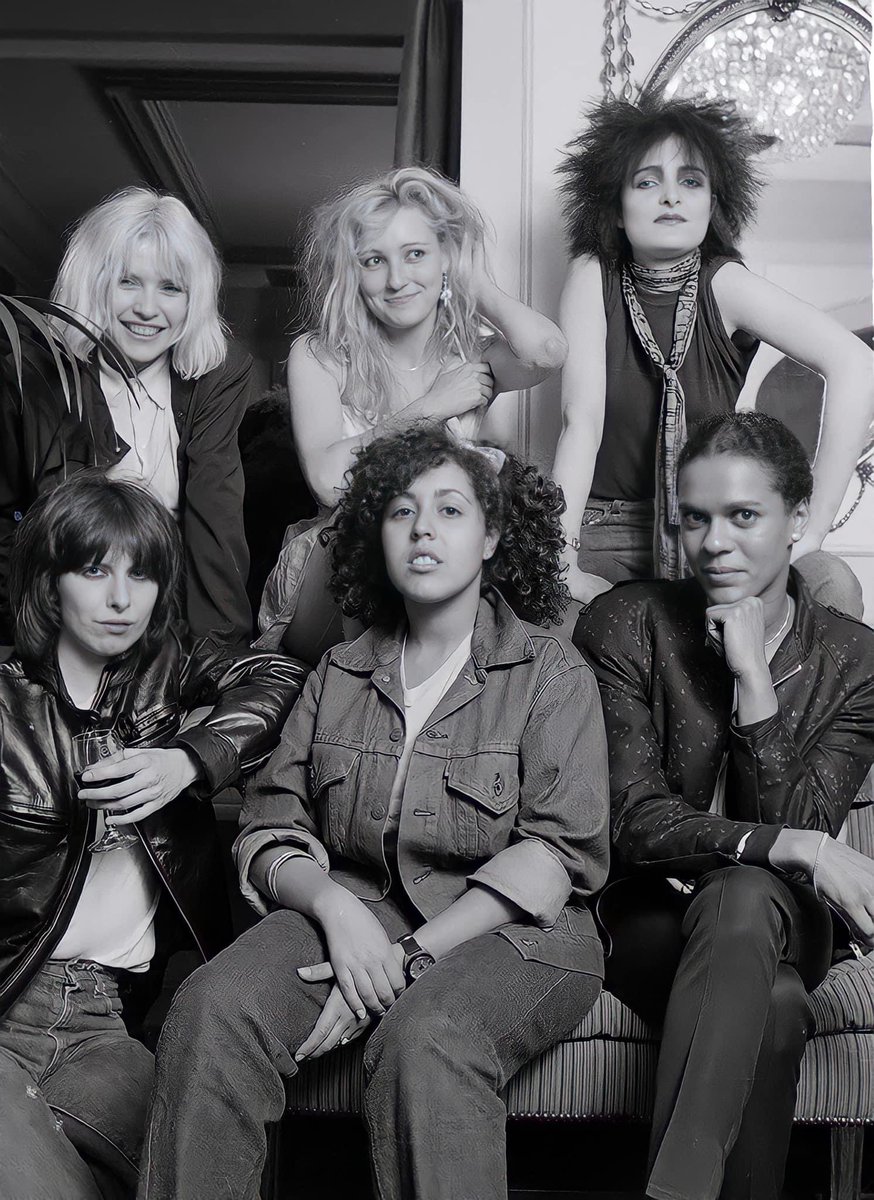 adeyb67's tweet photo. Debbie Harry hosted a tea party with music ladies of the day at a London hotel 43 years ago today 

1 August 1980

Debbie Harry, Viv Albertine, Siouxsie Sioux, Chrissy Hynde, Poly Styrene and Pauline Black

📷 Michael Putland

@NewWaveAndPunk #music #femaleartists #debbieharry https://t.co/MrcoWbPPKd