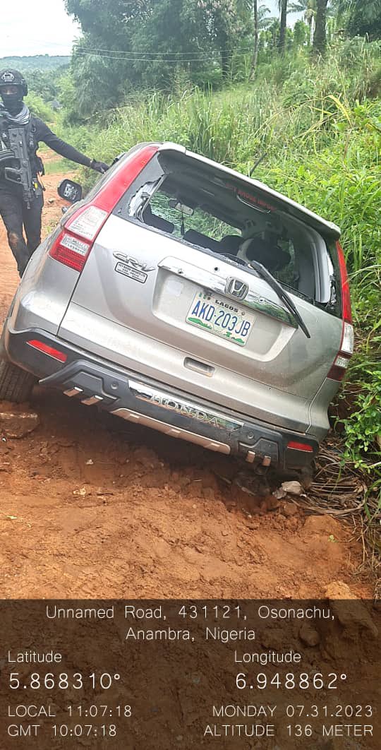 HQNigerianArmy's tweet photo. TROOPS  RAID IPOB/ESN CAMPS IN ANAMBRA/IMO, DESTROY HIDEOUTS, TRAINING CAMPS.

In ongoing operations to deter  enforcement of the illegal sit at home declared by Indigenous People of Biafra (IPOB) and and its armed wing, Eastern Security Network (ESN), combined troops of 82 Division Nigerian Army, sister Services, Nigeria Police and other security agencies have successfully raided hideouts and training camps belonging to IPOB/ESN in Orsomoghu Forest spanning Anambra and Imo States. 

The raid operation was carried out on Monday 31 July 2023, when troops were alerted to the violent activities of the irredentist group enforcing the illegal 2 weeks sit-at-home order in Onitsha, Nnewi and Iheme Obosi in Anambra State, as well as New Market in Enugu state.

During the raid operations, the troops cleared IPOB camps in Ekeututu, Orsomoghu, Lilu and Mother Valley camps of the dissidents. Troops came in contact with the group's armed fighters, who detonated Improvised Explosive Devices (IED) also known as Ogbunigwe and fired using locally fabricated mortar tube. The valiant troops however overpowered the irredentist group in the firefight, compelling them to abandon their position as they fled with gunshot wounds into nearby bushes. Further cordon and search of the hideouts by the troops, led to the arrest of five fleeing members of the group and recovery of one IPOB flag, one CCTV camera and 2 detonated IED bombs and a fabricated mortar tube. 
Sadly, five soldiers and two Nigeria Police operatives sustained varying degrees of injuries from the IED detonated by the criminals.

The Nigerian Army  encourages all law abiding citizens of the South East to continue to support ongoing operations with actionable information and to disregard the unlawful 2 weeks sit-at-home order by going about their normal daily activities and businesses. The Nigerian Army in synergy with sister services and security agencies will undauntedly continue to protect and safeguard lives and property of the good and enterprising people of South East Nigeria, within the ambit of the law and the rules of engagement.

ONYEMA NWACHUKWU 
Brigadier General
Director Army Public Relations
1 August 2023