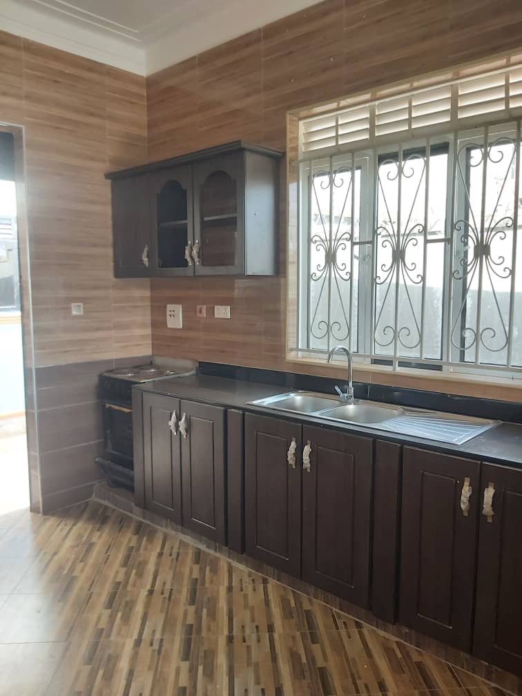 shukranproperty's tweet photo. BEAUTIFUL HOUSE FOR SALE AT #KITENDE ON #ENTEBBE ROAD WITH #4BEDROOMS, SEATING, DINING, KITCHEN, THREE TOILETS, MAID'S ROOM, #BOYSQUARTER AND STORE ON #14DECIMALS MAILO LAND WITH TITLE AT ASKING PRICE #450M NEGOTIABLE. IT'S HALF KILOMETER OFF ENTEBBE ROAD
CALL 0706592177
Kissing https://t.co/3Ua7f2MCOA