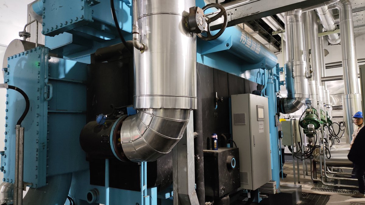 Alicia9961206's tweet photo. #HopeDeepblue Typical project reference.
During #cooling season, our service team start project patrol to different cities for maintenance. The following 2 unit #Steam #AbsorptionChiller are installed in a #PowerPlant to provide #cooling for electric room and #AC.#VaporAbsorption https://t.co/8tT5GByzDl
