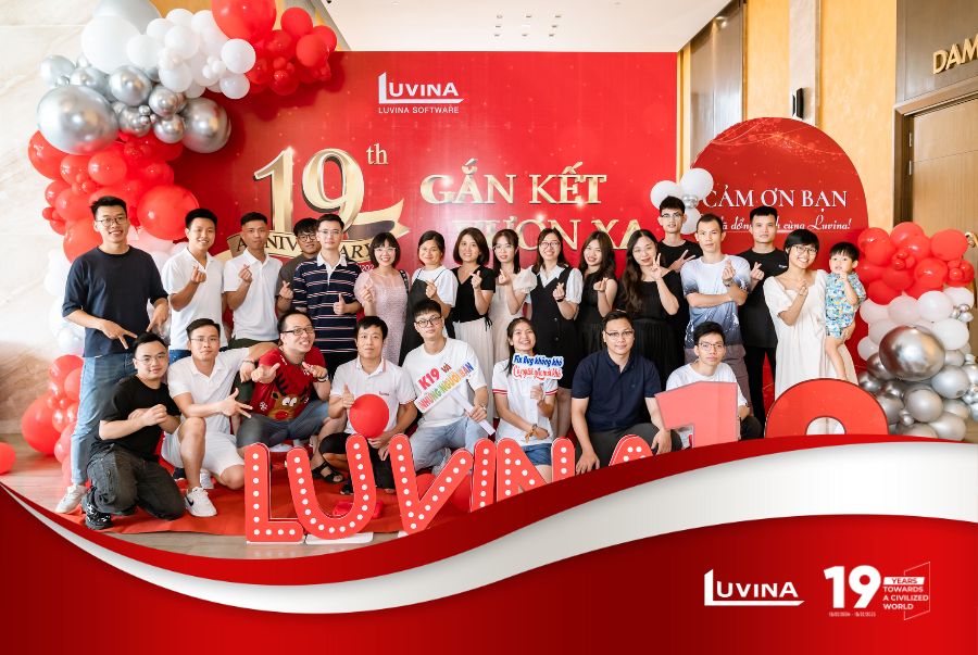Sakuray8695's tweet photo. Nineteen Years of Unity and Prosperity with Luvina
一緒にビジネスで協力しましょう
＃ルビナ社
＃オフショア開発
＃責任　＃尊重 #効率 
vuthithanhnga@luvina.net https://t.co/fGNwkKiQdM