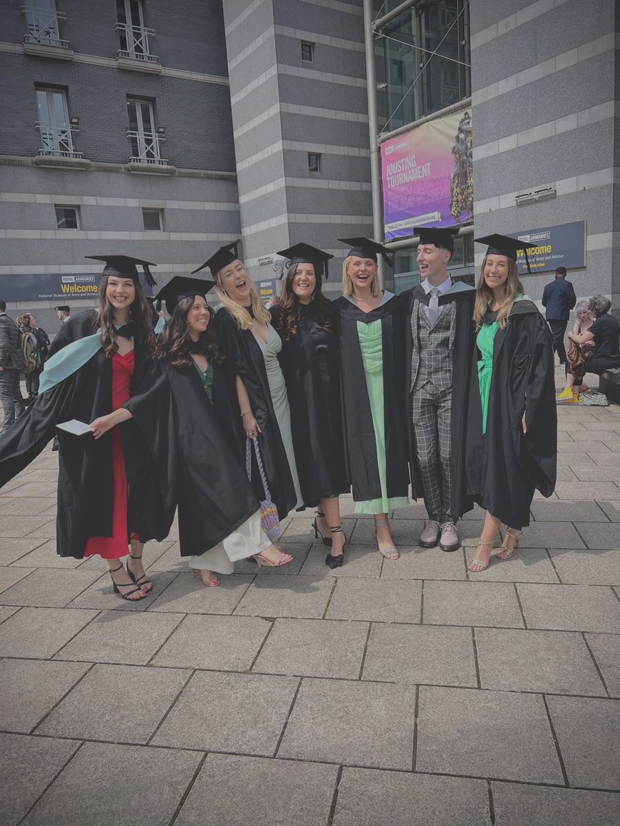 ryan_chatton's tweet image. I GRADUATED 🥳❤️ 

Such an amazing day with the BEST people. I will honestly never forget these three years. Thank you to everyone who’s helped me along the way, and a huge shoutout to all the teachers @LeedsMusicDrama !! 

See you all soon x