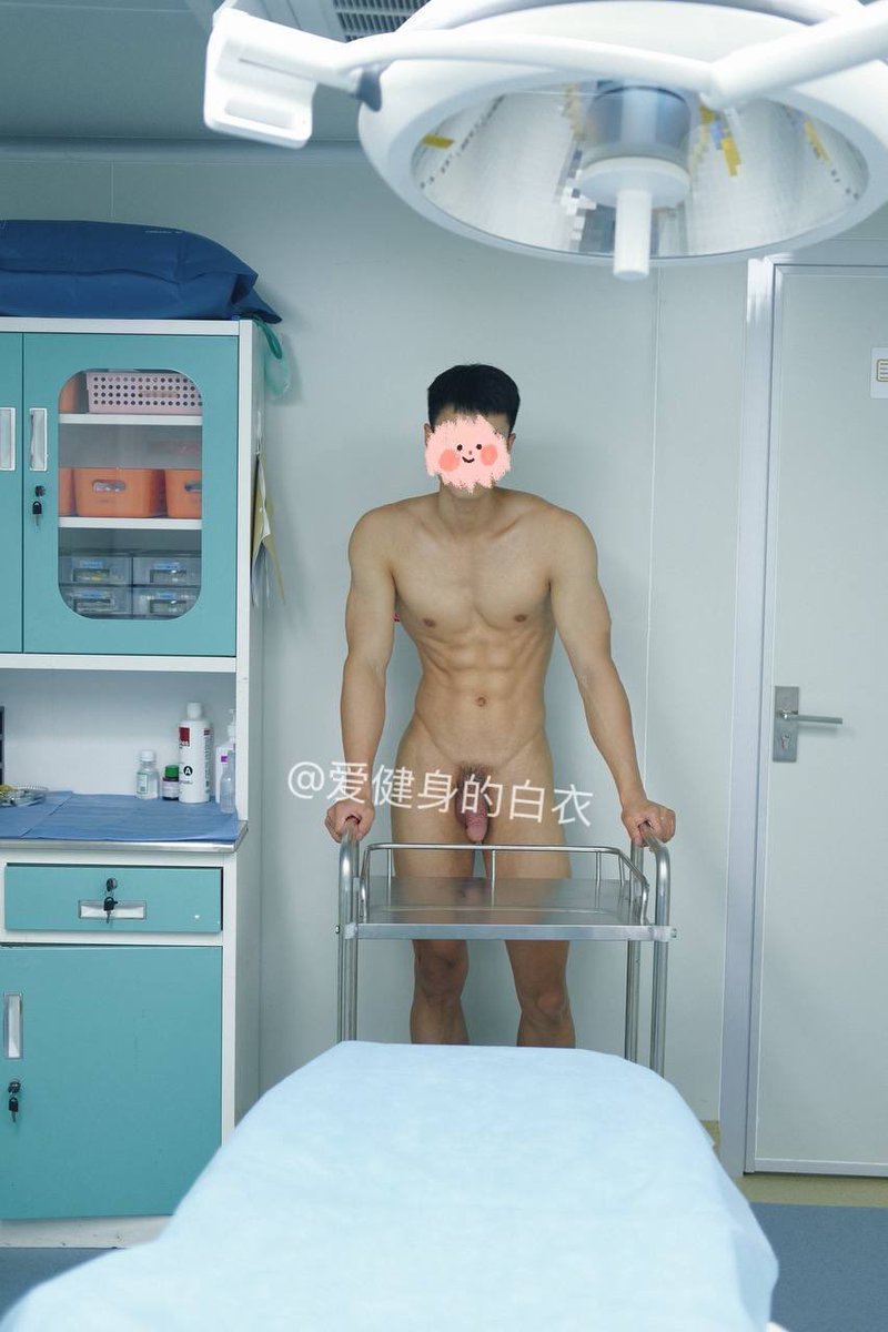 有我这样的医护人员给你来换药，你会不会有生理反应😂