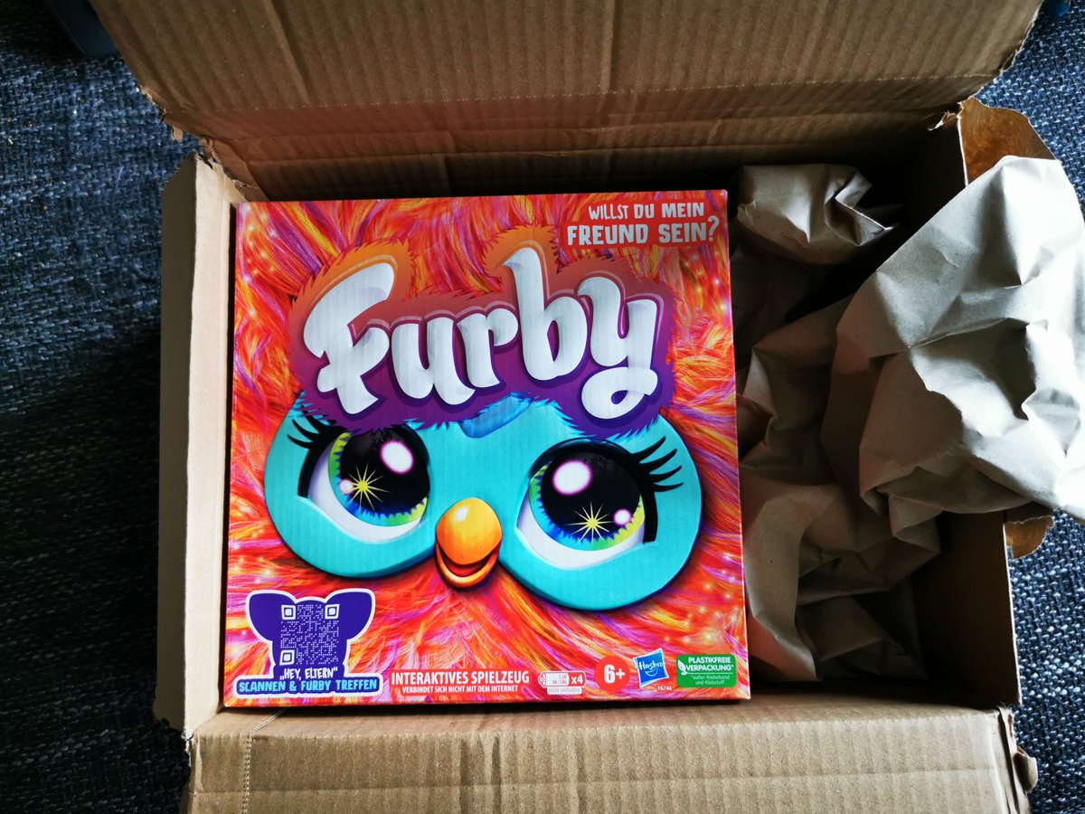 Hab fast vergessen, dass der Furby ja auch schon wieder zurück ist. August ist der große Comeback-Monat von Dingen, nach denen niemand wirklich gefragt hat.