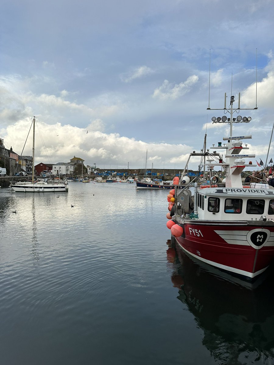 MsClareMBaker's tweet photo. Quick trip to #Mevagissy last night and fish and chips in the harbour
Serenaded by the Mevagissy Male Choir 😊 https://t.co/GlElqtOAPY