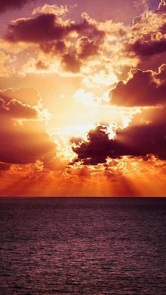 LoveSongs4Peace's tweet photo. Vibrant colors of the ocean sunset https://t.co/Id4iPkFP7m