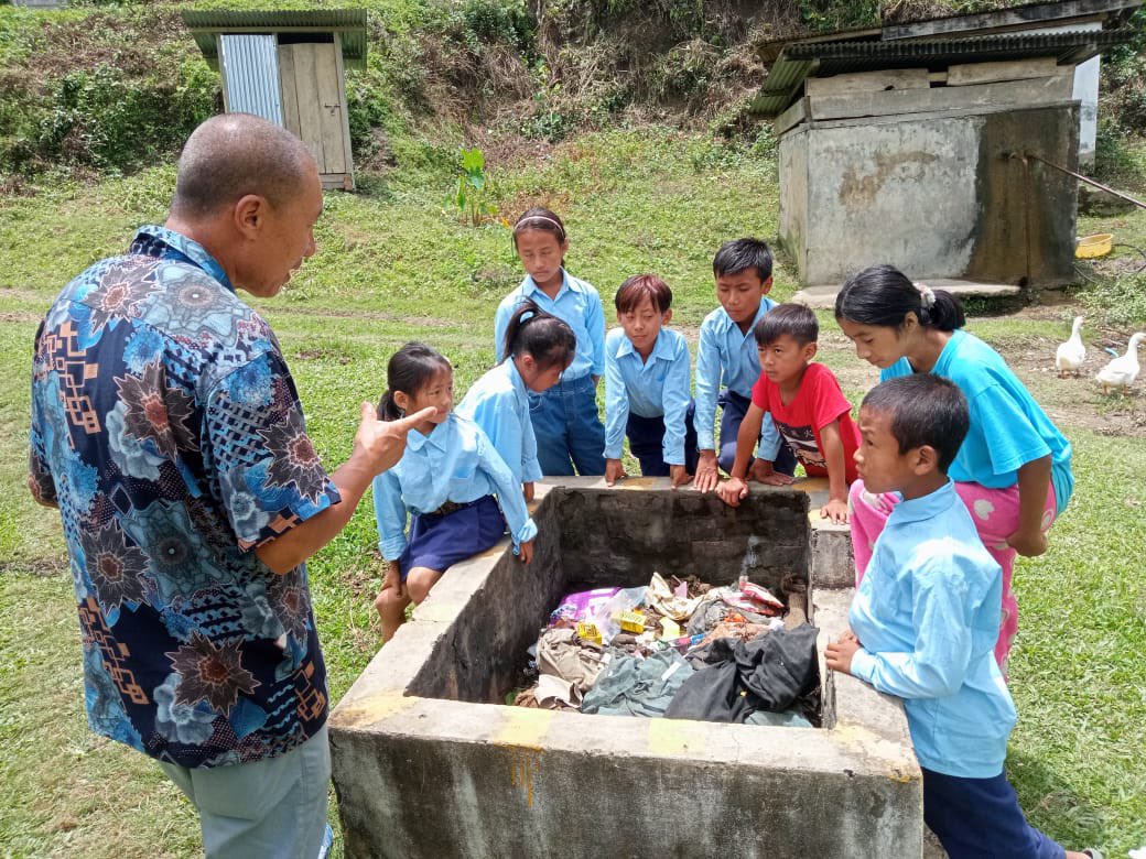 Awareness on waste management at the site with school children at Sothotsu village, phek district which are being organized across the districts as part of SBCC campaign by ISA NEIDA  #sbmg #odfplus