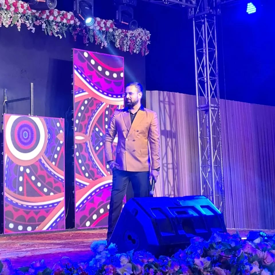 DjDeora's tweet photo. Stage artist.....
https://t.co/gobR8erV2M
https://t.co/FgNble8Aix
#aritst #artistlife #Anchor #anchorjodhpur #anchors #emceelife #entertainment #entertainer #emcee #emceeing #aritstsofinstagram #anchor_deepak🎤😎 https://t.co/ott1YLnIXF