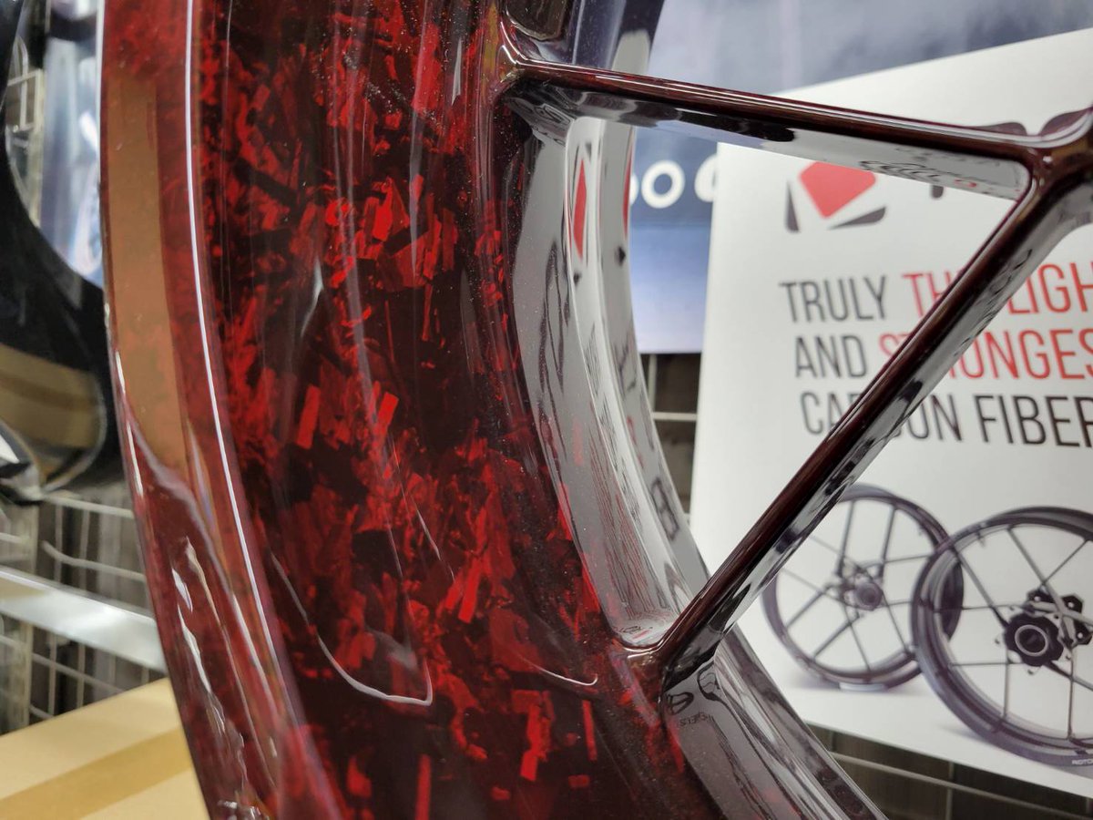 ricoland_sa's tweet image. ちょっと２度見しちゃう金額ですが（しました）
ROTOBOXのカーボンホイール・・・
美しい・・・・・・

#ROTOBOX #ロトボックス #カーボンホイール #Z900RS

過去記事はコチラ↓