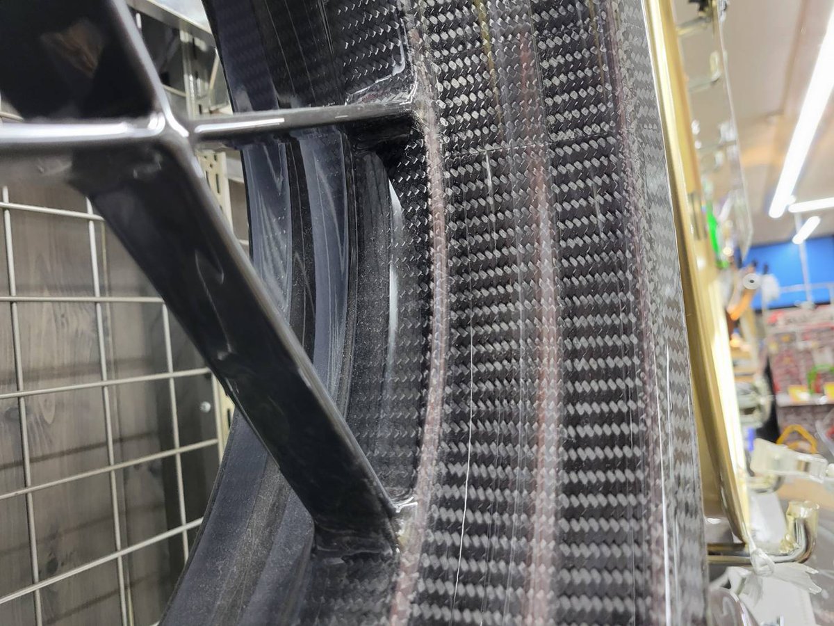 ricoland_sa's tweet image. ちょっと２度見しちゃう金額ですが（しました）
ROTOBOXのカーボンホイール・・・
美しい・・・・・・

#ROTOBOX #ロトボックス #カーボンホイール #Z900RS

過去記事はコチラ↓