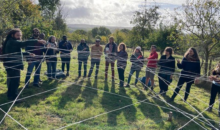 To foster socially just food systems, we need to honour, and involve, diverse ways of knowing. But how? Diverse experiential learning methods are shown in this  excellent report from <a href="/CoventryCAWR/">CAWR Coventry</a> @LandworkersUK <a href="/inrae_act/">INRAE_ACT</a> <a href="/AgroecologyNow/">Agroecology Now</a> <a href="/ninaimoeller/">nina i moeller</a> 
agroecologynow.com/wp-content/upl…