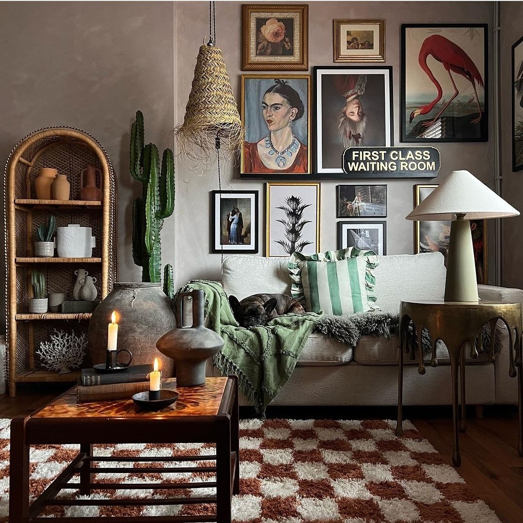 Embrace the boundless creativity with a neutral sofa as your canvas! Watch as <a href="/inside/">INSIDE</a>.number.twelve orchestrates a stunning reshuffle, infusing the perfect touch of green to refresh the space, unlocking endless possibilities. 🌿 

#nabrusofas #maximalism