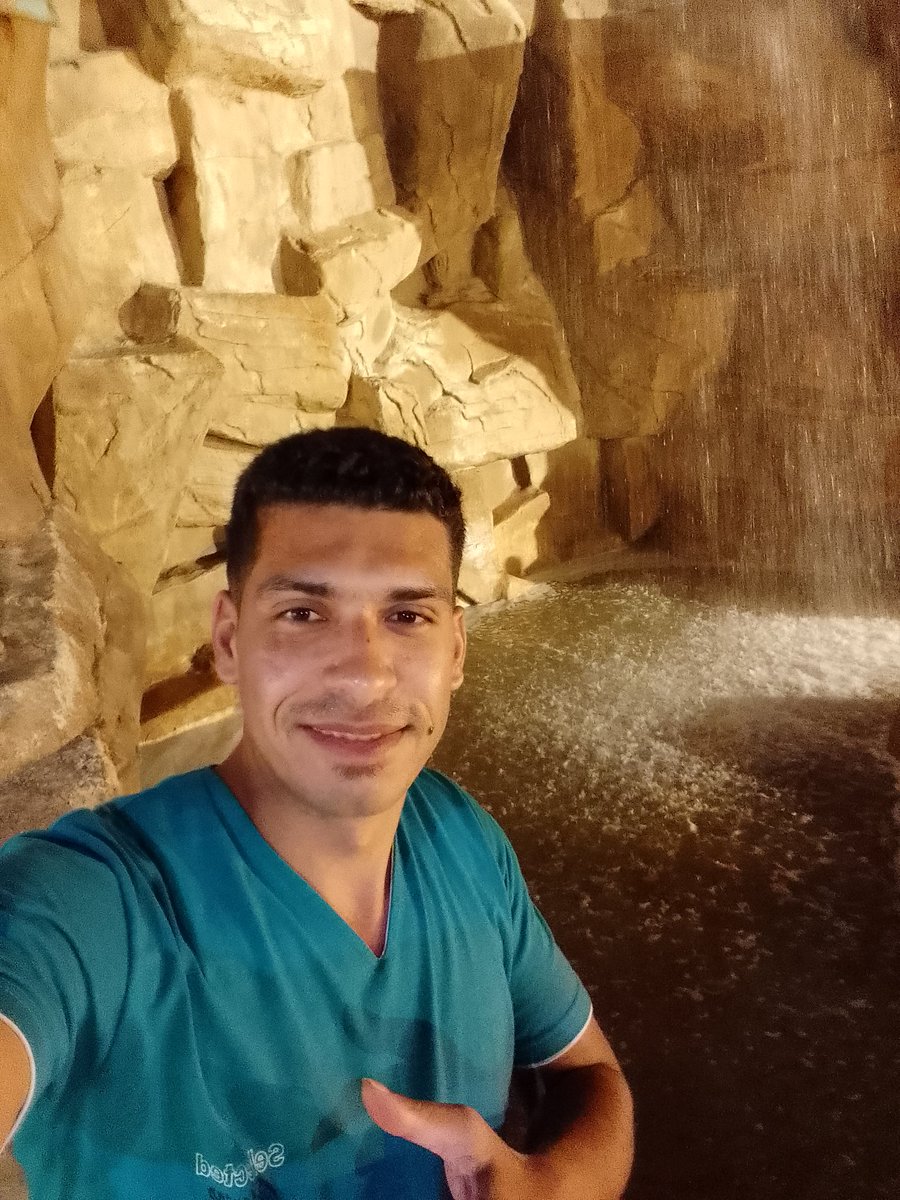 اليوم أتممت عاما جديدا من عمري 🎈🎉
سنة مضت من عمري اسال الله ان يغفر لي ما فات من عمري من الذنوب والخطايا 
وأن يوفقني في القادم ان شاء الله 🤲
ويحفظ لي احبابي وأصدقائي واقربائى
ويكتب لي الافضل بإذن الله 🤲
عيد ميلادي كل عام وانت طيب يا انا 1/8✨
24 عام 🎂🎉🎈منتظر منكم الهدايا😊