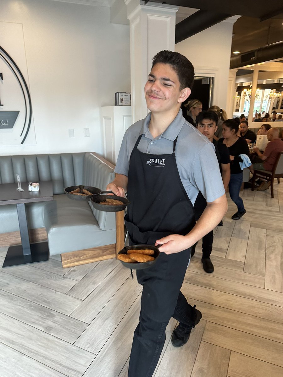 5starcafeFHS's tweet image. Today’s Culinary Internship Feature: Justin B. hired by The Skillet 🍳 in Freehold is food running &amp;amp; bussing. Working closely with the manager, Justin is learning front of the house operations; seating, time management, and the coffee bar. #WBL #FRHSD #Internship #CTE #FHS