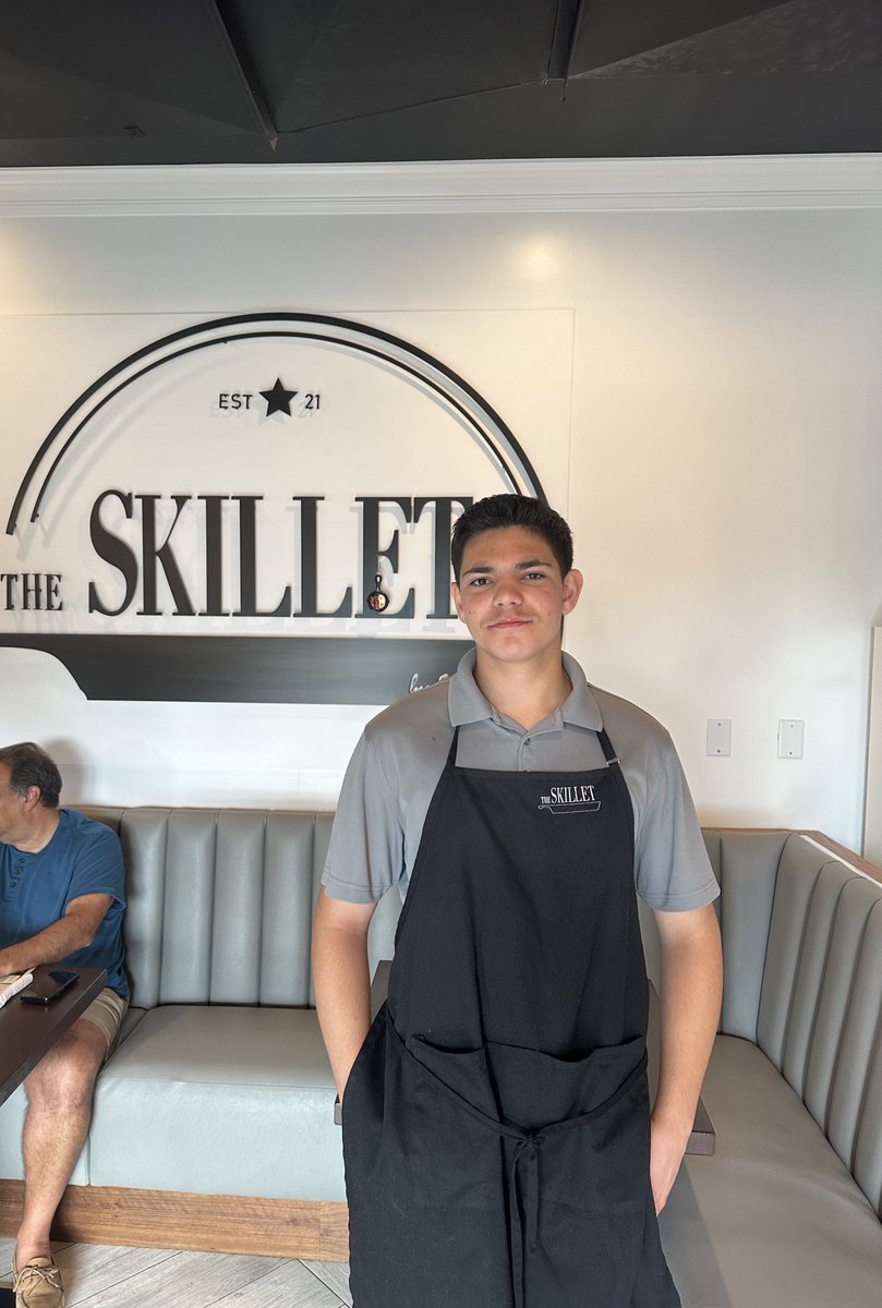 5starcafeFHS's tweet image. Today’s Culinary Internship Feature: Justin B. hired by The Skillet 🍳 in Freehold is food running &amp;amp; bussing. Working closely with the manager, Justin is learning front of the house operations; seating, time management, and the coffee bar. #WBL #FRHSD #Internship #CTE #FHS