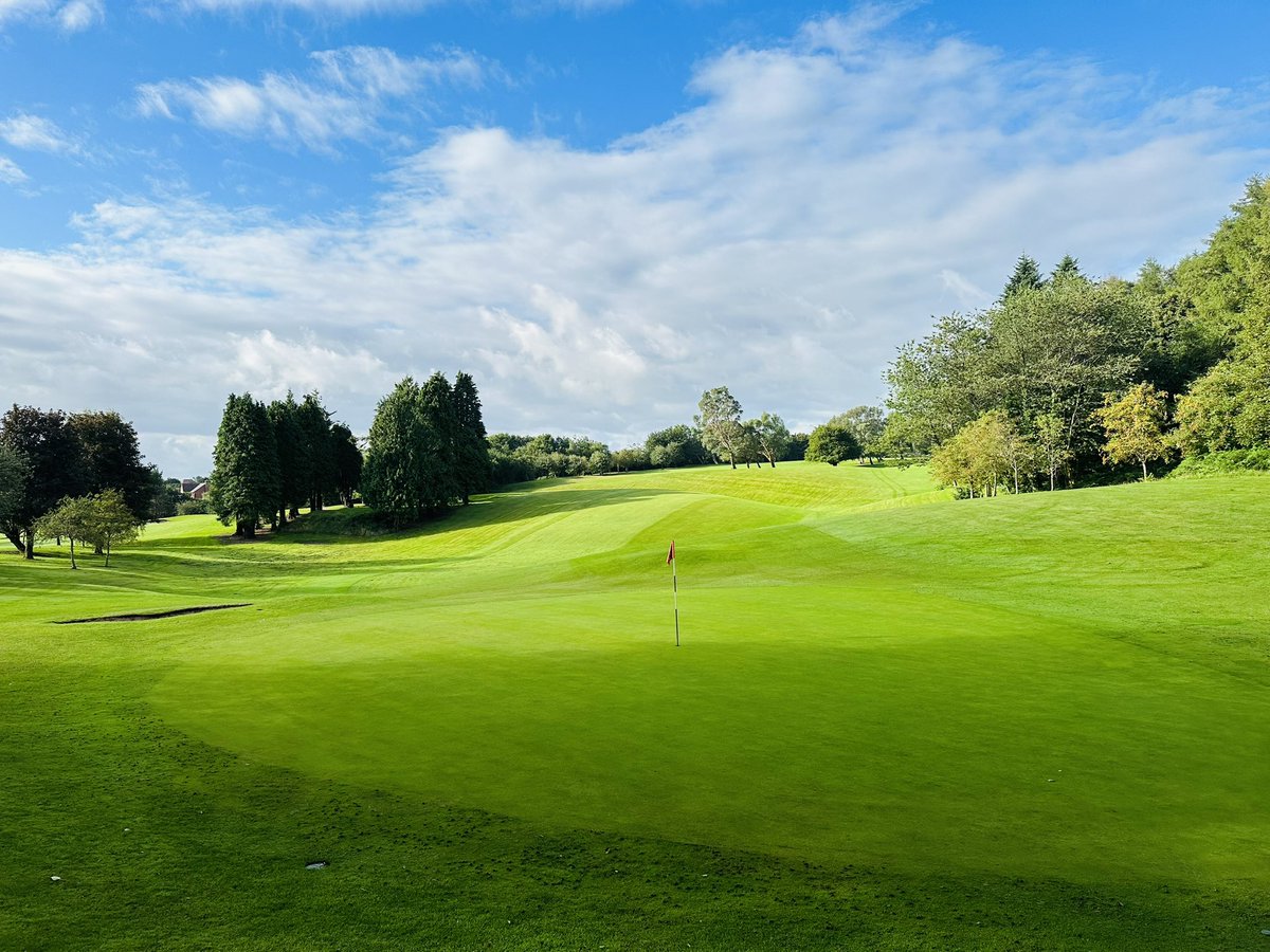 amandafran10's tweet photo. @Radyrgreenkeep1 fantastic work lads .. course looking amazing this morning. Well don’t Julian and team . https://t.co/gophpNq8dS