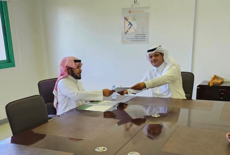 almstwda's tweet photo. وقع مدير فرع الجمعية بينبع النخل يوم الاثنين ١٣ / ١ / ١٤٤٥ هـ عقد شراكة مجتمعية مع شركة الجبس العالمية المحدودة بينبع الصناعية لتحقيق التعاون والتكامل وتوظيف أبناء الأسر المسجلة في الفرع https://t.co/4CNt2kdljn