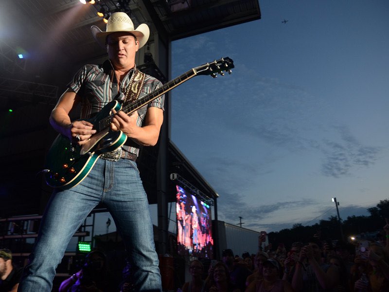 Interview: @JonPardi looks ahead to making his UK 🇬🇧 debut at @TheLongRoadFest and also talks dad life & plans for new music. Link ➡️ bit.ly/43PISAT