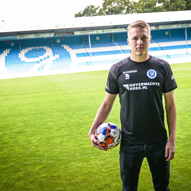 DeGraafschap's tweet photo. 𝗡𝗶𝗲𝘂𝘄𝗲 𝗱𝗼𝗲𝗹𝗺𝗮𝗻!

De Graafschap versterkt zich met doelman Thijs Jansen, die op huurbasis overkomt van Feyenoord 💪

Welkom, Thijs en D'RAN! 🔵⚪

#SamenDRAN #VeurAltied #DG70jaar