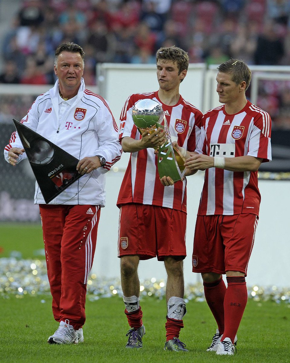 Bastian Schweinsteiger tweet media