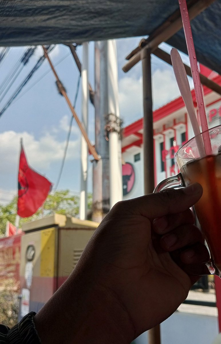 anggadeki's tweet photo. Golek Dekengan Wong Pusat sik 🤣 https://t.co/imwvwISPji
