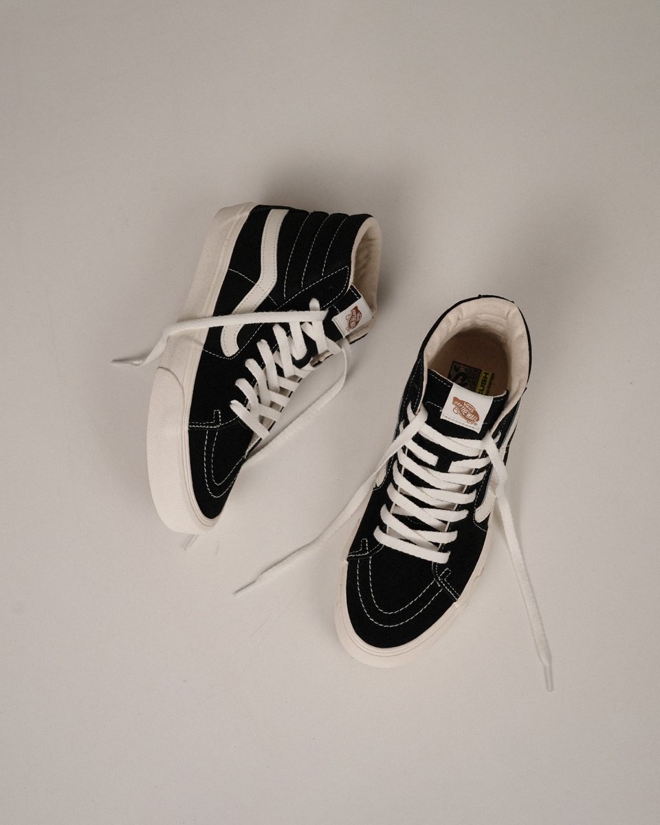 Studio_88's tweet image. Rock your classic style with the Vans SK8-HI VR3.
These kicks feature a high-top silhouette that's perfect for adding some vintage flair to your outfit.
Sneaker - R1499.99
Available in-store &amp;amp; online, whilst stocks last
#styleonthemove #vans #offthewall
