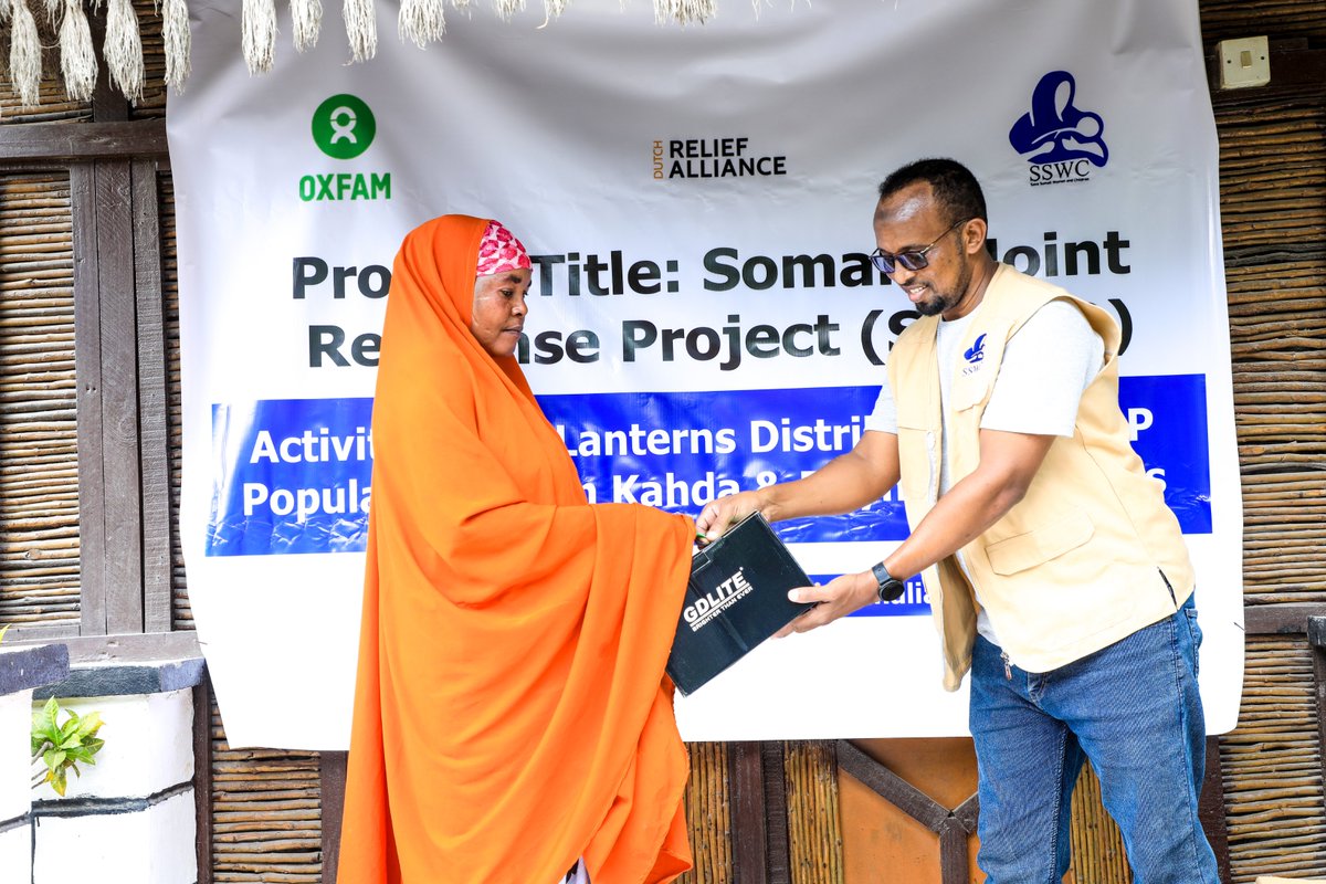 S_S_W_C's tweet photo. #SolarLanterns can significantly improve safety, especially for #women and #girls in IDP communities. 

Additionally, they enable schoolchildren to study at night.

Thanks to @DutchRelief for supporting this program.
@SomaliNexus https://t.co/Hmh2MiR6lp