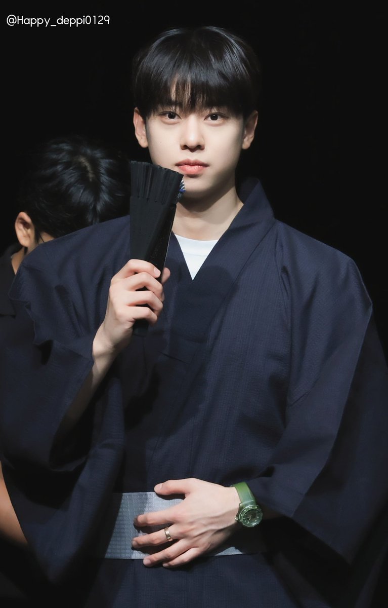 Happy_deppi0129's tweet photo. 230723 뮤직앤드라마 대면팬싸
유타카도 잘 어울리는 볼살말랑미남☺️

#AB6IX #에이비식스 #김동현 #동현 #DONGHYUN https://t.co/pp4f6tE97k