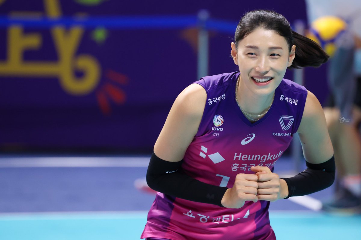 AsAlwaysMyMuse's tweet photo. 230730 

김연경 너무 귀엽다😭😭💛

#김연경 #Kimyeonkoung
#金軟景 #キムヨンギョン
@kimyk10 https://t.co/dFCCVRdxRQ