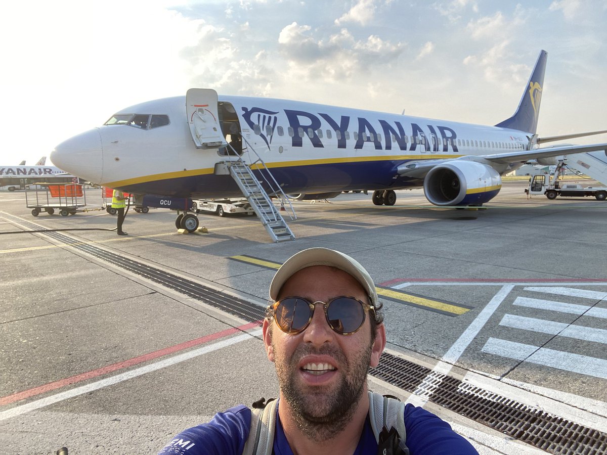 Merci pour le week-end ensoleillé de 4 jours afin de découvrir les belles villes Bergamo et Brescia. Merci pour le superbe salon offert par une gentille hôtesse dans le bel aéroport moderne. Le vol FR3432 BGY-BVA a été sous les applaudissements suite de la tempête à Beauvais !