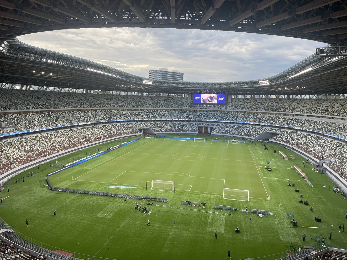 Suke0331Ryo's tweet photo. 子供達と初国立競技場🏟️ https://t.co/i8O0SiMi0V