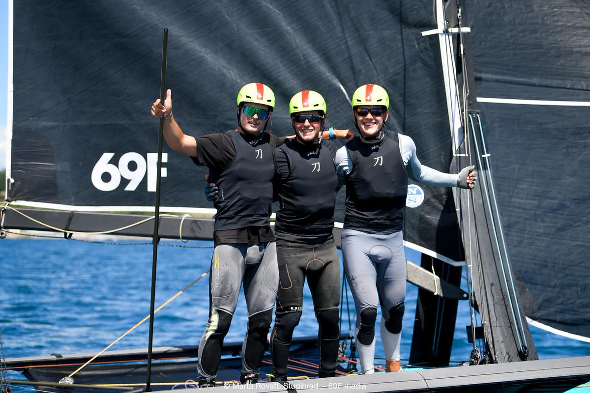 TeamFranceVoile's tweet photo. 𝙔𝙤𝙪𝙩𝙝 𝙁𝙤𝙞𝙡𝙞𝙣𝙜 𝙂𝙤𝙡𝙙 𝘾𝙪𝙥 | 𝘼𝙘𝙩 𝟮
🥇 Victoire en #69F à Portorož, pour Enzo Balanger, du club la Pelle, avec Katana !
"Une semaine dans des conditions marginales, où on a connu de belles batailles serrées jusqu’à la fin !"
@FFVoile | @oe_teamofficial https://t.co/xQAGiDAbdM