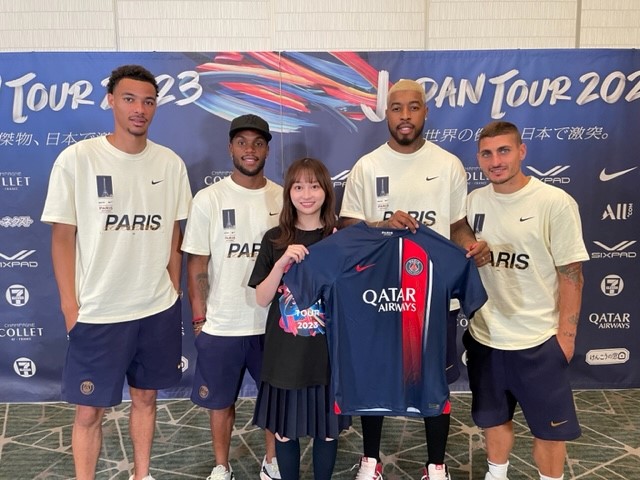 tvasahi_soccer's tweet photo. ✨プレゼントキャンペーン✨
#影山優佳 がゲットしたパリ･サンジェルマン選手の豪華サイン入りユニフォームを2名様にプレゼント⚽️
【応募方法】
1⃣このアカウントをフォロー
2⃣このツイートをリツイート

キャンペーン詳細はこちらから
https://t.co/sd9XrkwyAY

#テレ朝サッカー #PSGJapanTour2023 https://t.co/8LwVIv3Rv1