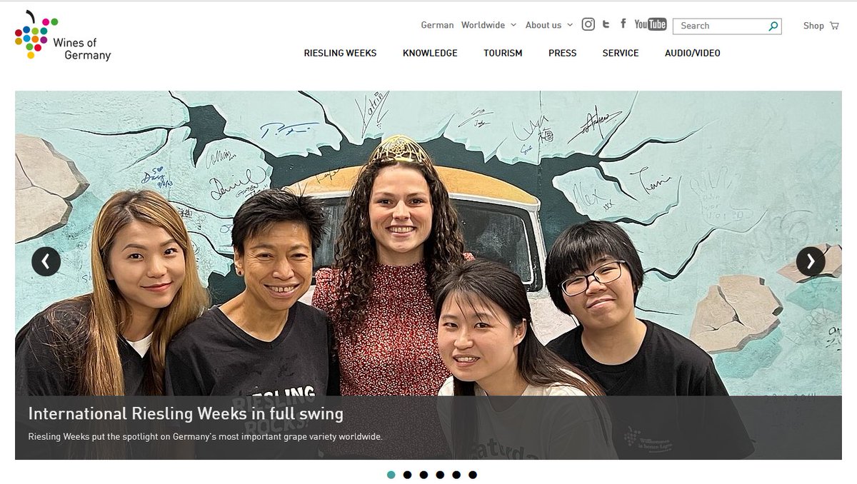 deutscheweine's tweet photo. #international #riesling weeks in full swing -> https://t.co/GUJ0OCOdUa #grafitti #winesofgermany #murals #germanwines #media #awareness on the rise #wordofmouth #rieslingweeks #31daysofgermanriesling https://t.co/0Ky7midyl7