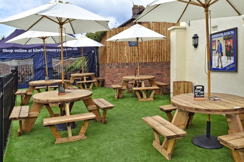 WollastonVFC's tweet photo. Huge thanks to Ryan and everyone at the @StarvingRascal for there kind offer of hospitality for the 2023/2024 season in association with @BCA_RealAle 
It's very much appreciated, THANK YOU!!! 🥰  

https://t.co/OdGm4hiJAA

#UpTheVillage https://t.co/QQ3aTcxkjq
