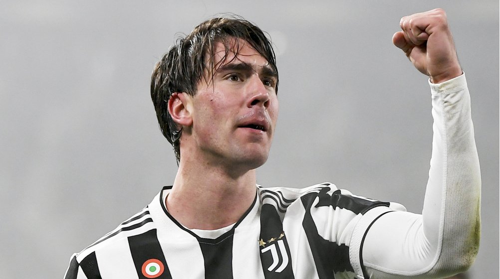 TheBlueDodger's tweet photo. 🚨 Chelsea have been offered Juventus striker Dusan Vlahovic in exchange for Romelu Lukaku and a transfer fee.

The blues are hesitant over a deal which also requires them to pay a significant fee.

#CFC

(@NizaarKinsella) https://t.co/0JLFhQjxap